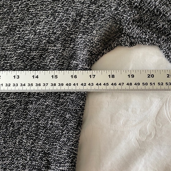 Old Navy Women's Black + White Round Neck Long Sleeve Knit Sweater Size X-Small - Picture 7 of 10